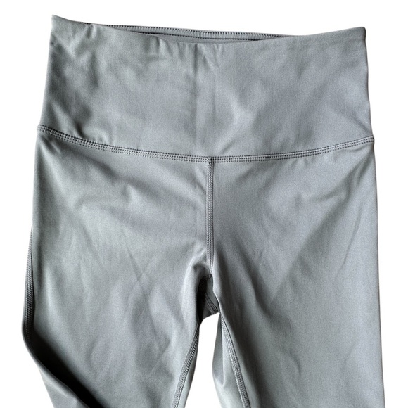ZELLA STUDIO NWOT LITE CROP LEGGINGS CAPRI GRAY | SIZE: SMALL - Picture 2 of 9